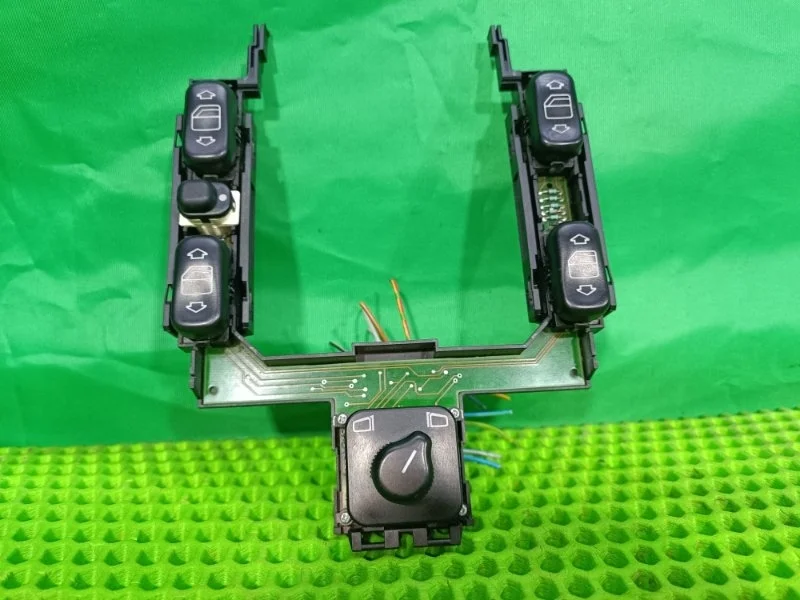 Блок управления стеклоподъемниками Mercedes-Benz 1996 W210