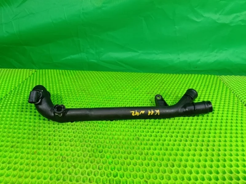 Патрубок системы охлаждения Mercedes-Benz 2004 W203