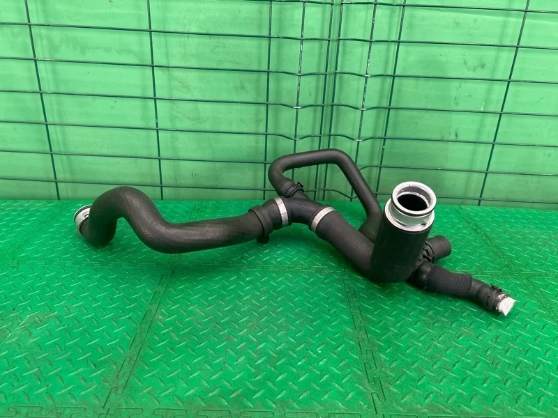 Патрубок системы охлаждения Mercedes-Benz 2004 W203