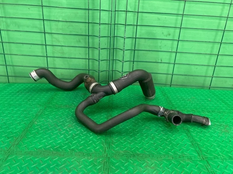 Патрубок системы охлаждения Mercedes-Benz 2004 W203