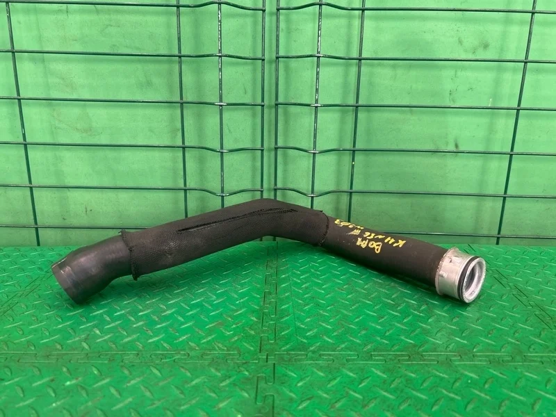 Патрубок системы охлаждения Mercedes-Benz 2001 W203