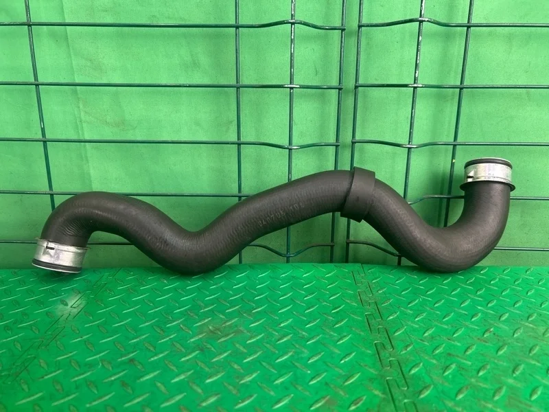 Патрубок системы охлаждения Mercedes-Benz 2004 W203