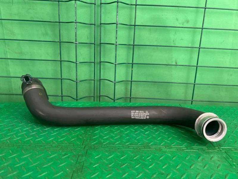 Патрубок системы охлаждения Mercedes-Benz 2005 W211