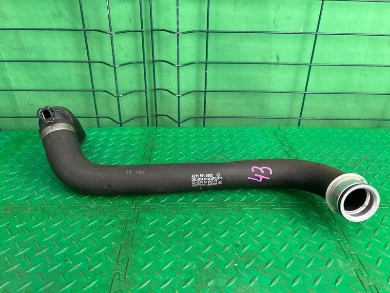 Патрубок системы охлаждения Mercedes-Benz 2003 W211