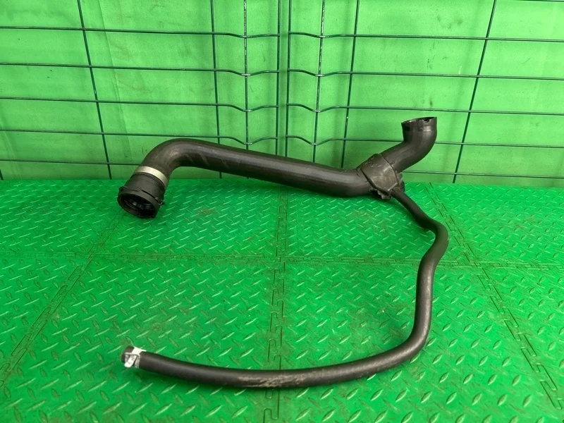 Патрубок системы охлаждения Mercedes-Benz 2003 W220