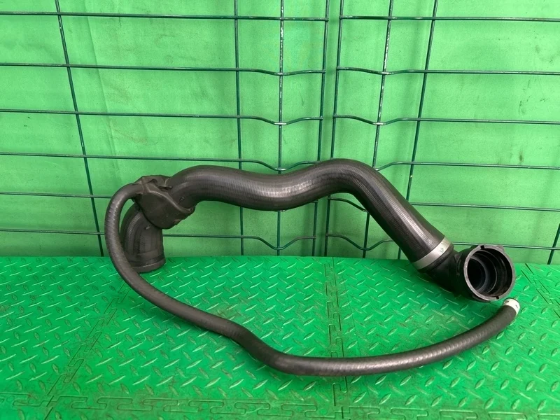 Патрубок системы охлаждения Mercedes-Benz 2001 W220