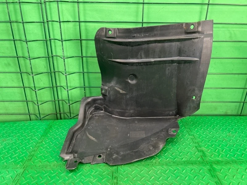 Подкрылок Mercedes-Benz 2004 W203