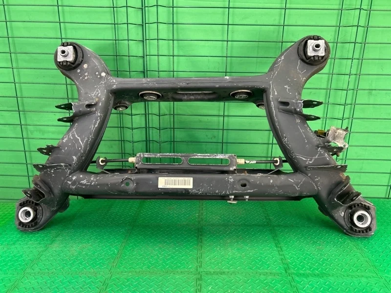 Балка Mercedes-Benz W204