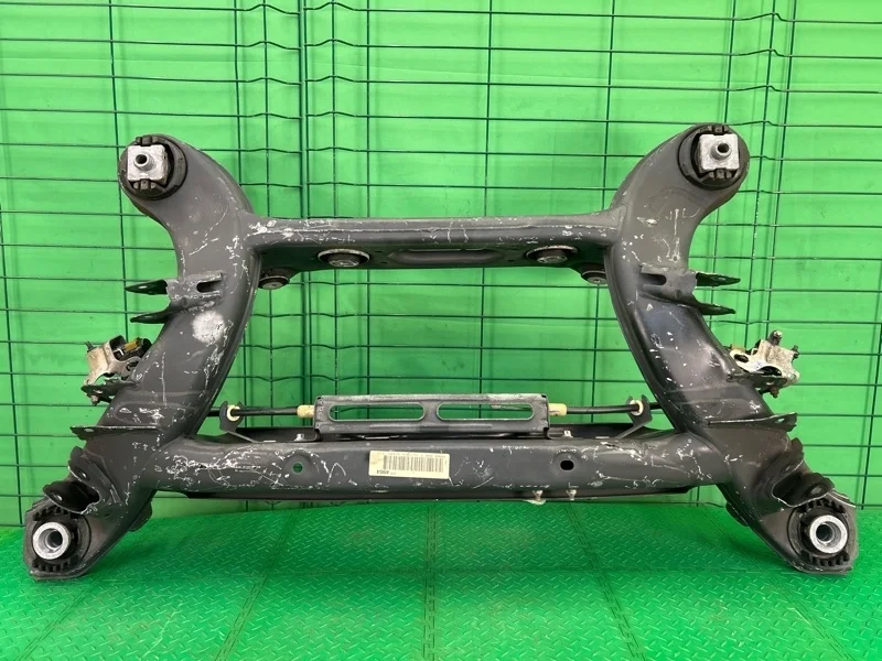 Балка Mercedes-Benz W204