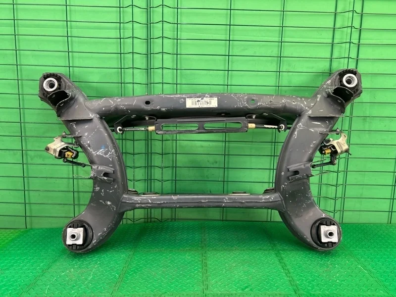 Балка Mercedes-Benz W204