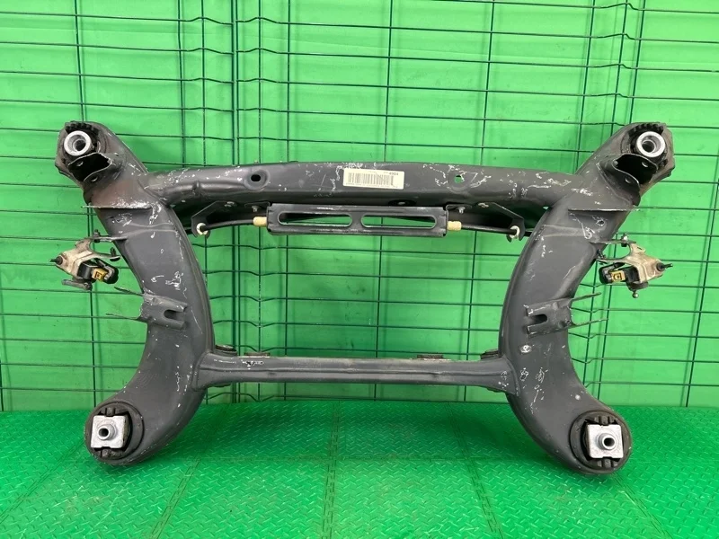 Балка Mercedes-Benz W204