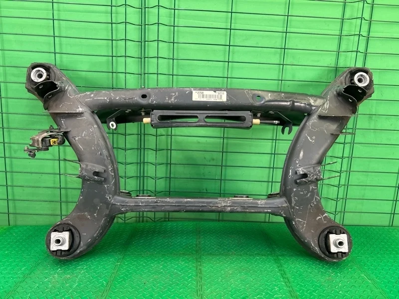 Балка Mercedes-Benz W204