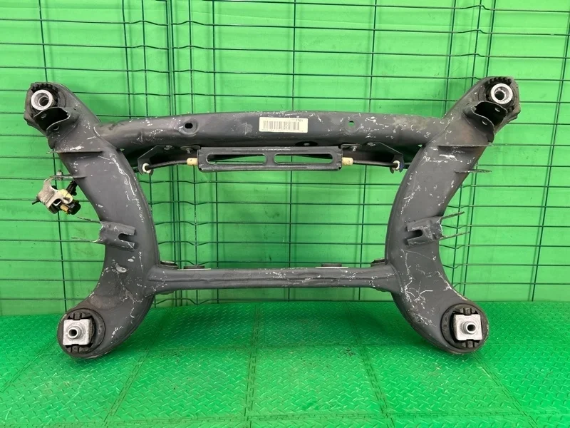 Балка Mercedes-Benz W204