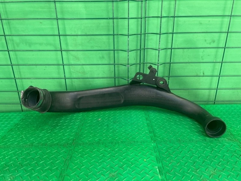 Патрубок воздушного фильтра BMW 5 E60