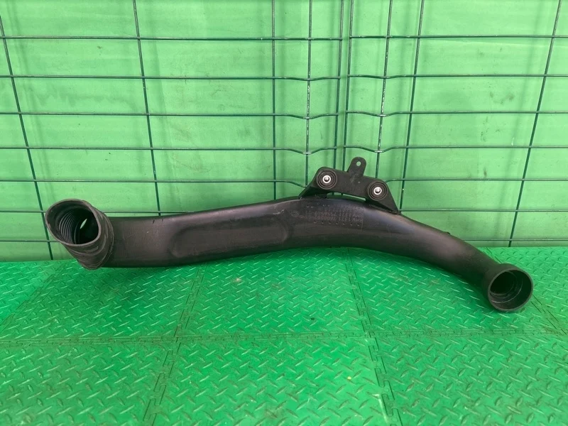 Патрубок воздушного фильтра BMW 5 E60