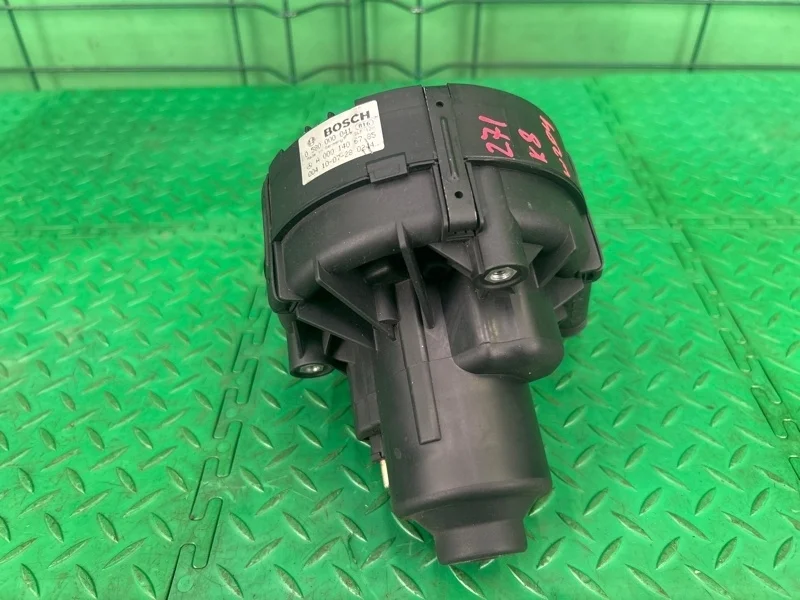 Насос продувки катализатора Mercedes-Benz W204