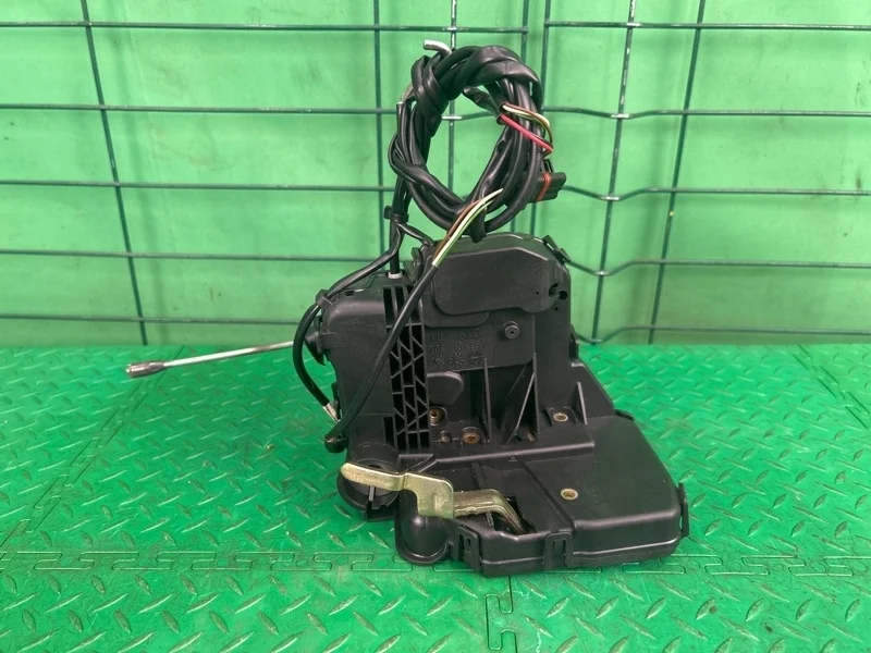 Замок двери Mercedes-Benz 2003 W211