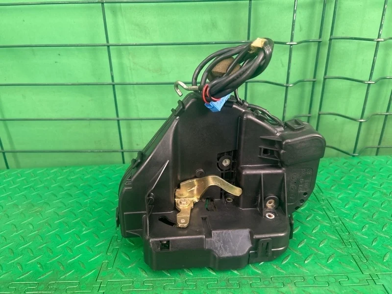 Замок двери Mercedes-Benz 2004 W203