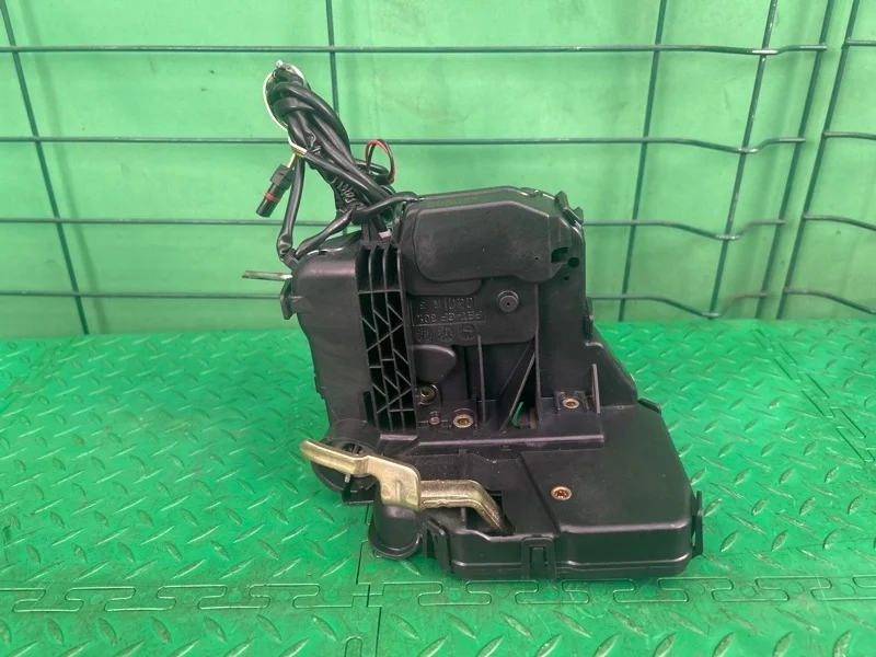 Замок двери Mercedes-Benz 2003 W211