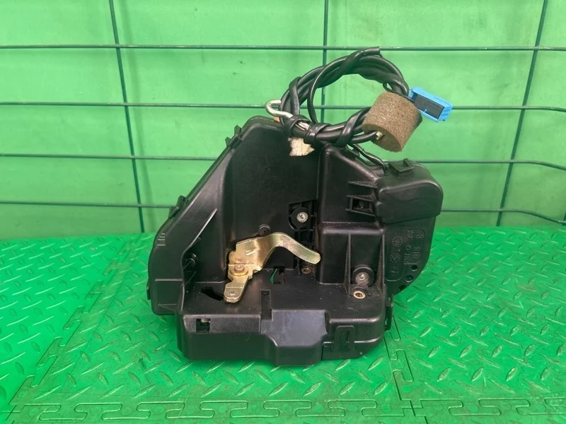 Замок двери Mercedes-Benz 2004 W203