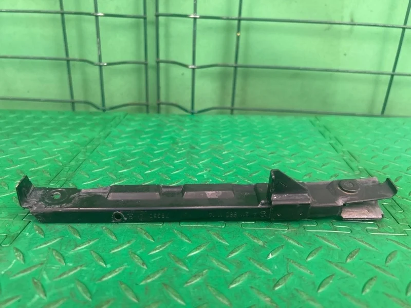 Кронштейн бампера Mercedes-Benz 2005 W211