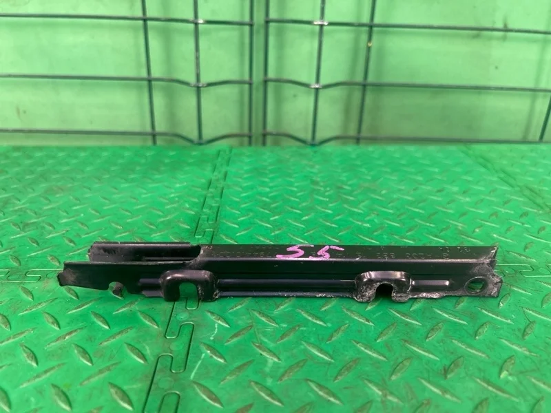 Кронштейн бампера Mercedes-Benz 2004 W203