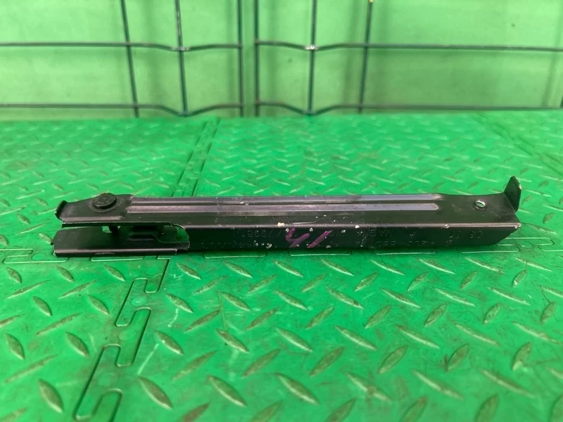 Кронштейн бампера Mercedes-Benz 2001 W203