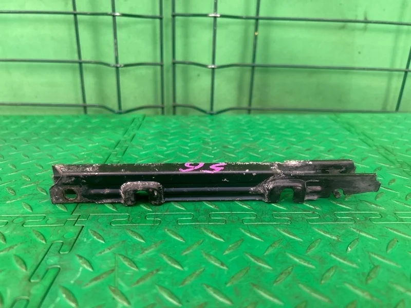 Кронштейн бампера Mercedes-Benz 2001 W203