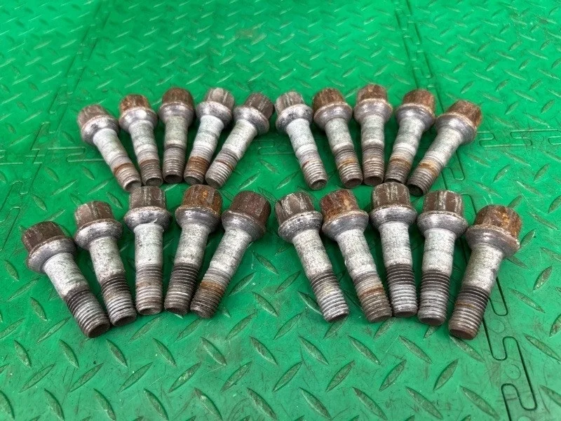 Болт колесный Mercedes-Benz W210