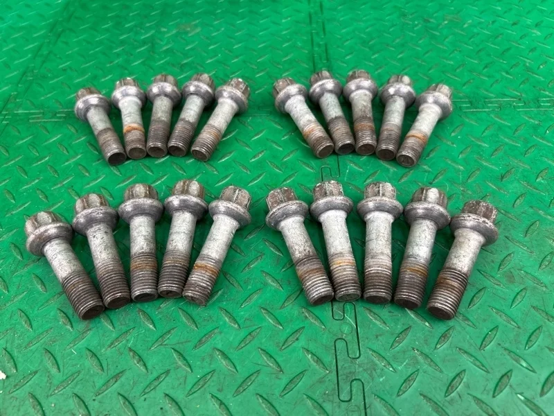 Болт колесный Mercedes-Benz W221