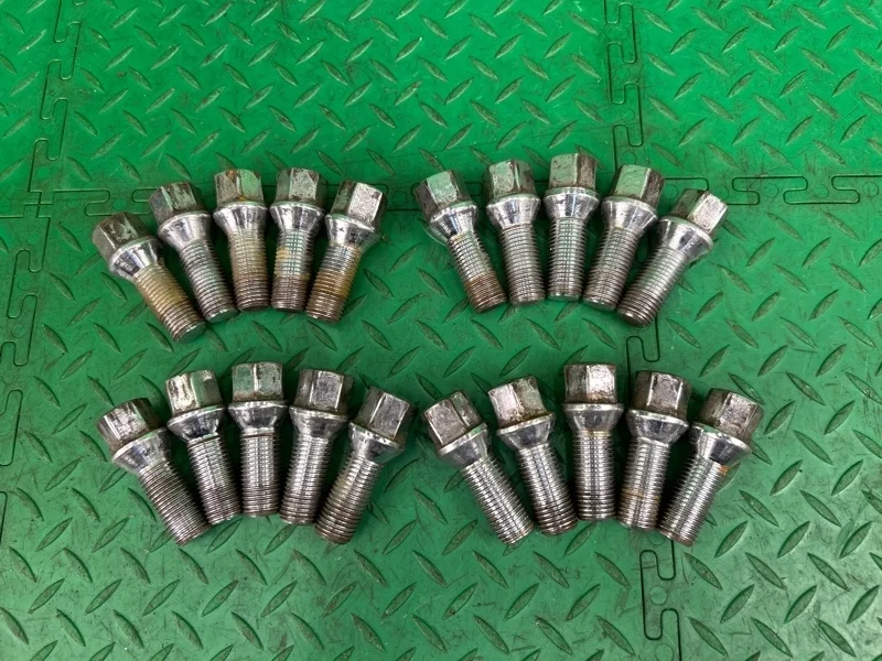 Болт колесный Mercedes-Benz W211