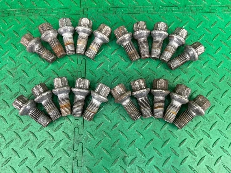 Болт колесный Mercedes-Benz W211