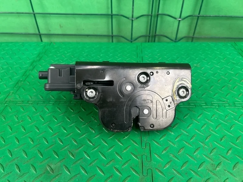 Замок багажника Mercedes-Benz V W639