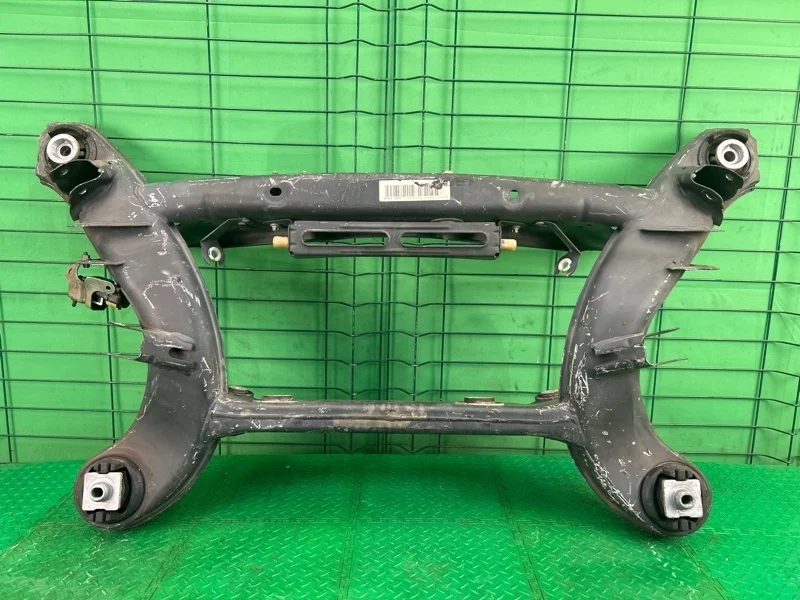 Балка Mercedes-Benz W212