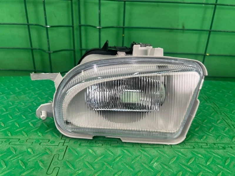 Фара противотуманная Mercedes-Benz W210