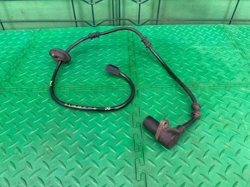 Датчик abs Mercedes-Benz W210