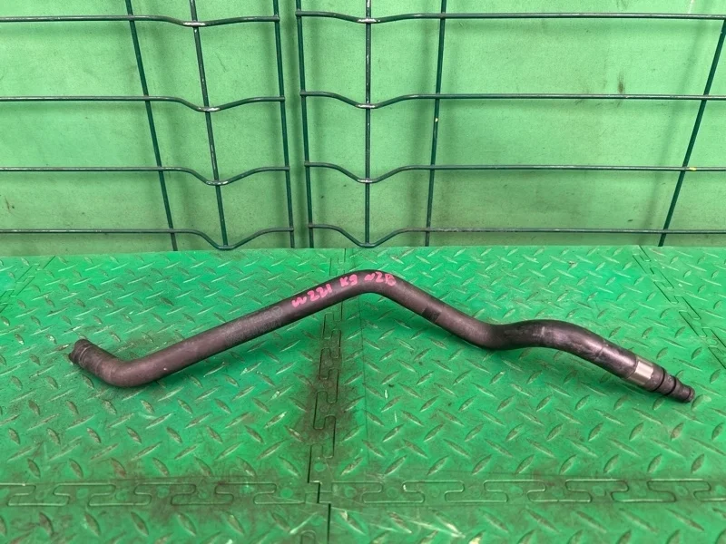 Патрубок системы охлаждения Mercedes-Benz 24/03/2006 W221