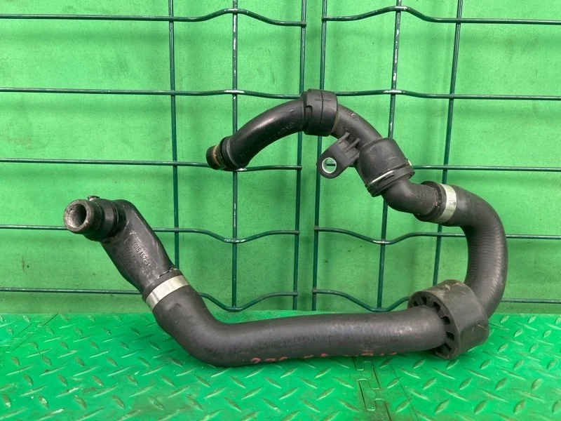 Патрубок системы охлаждения Mercedes-Benz W212