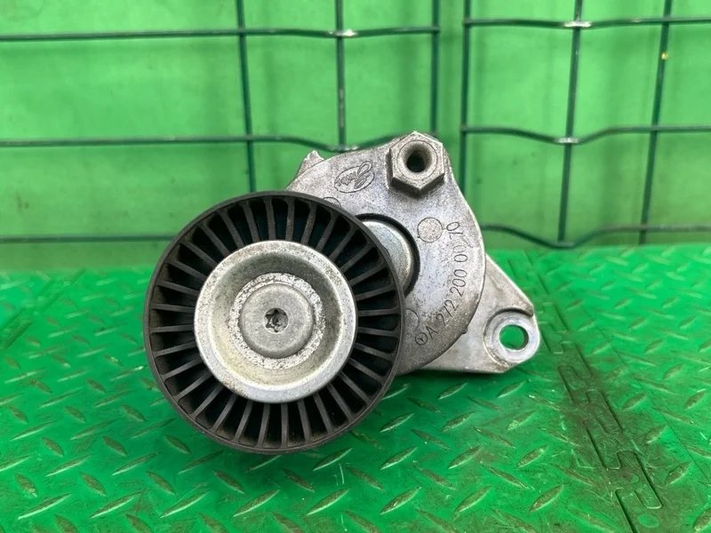 Натяжитель приводного ремня Mercedes-Benz W221