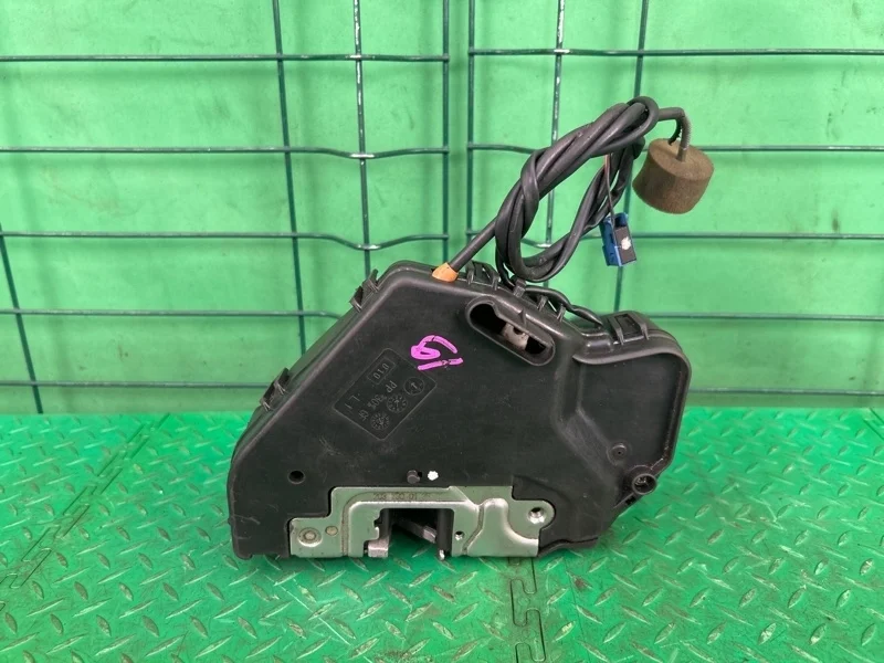 Замок двери Mercedes-Benz W203