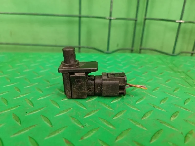 Датчик открытия капота BMW 525 2007 E60