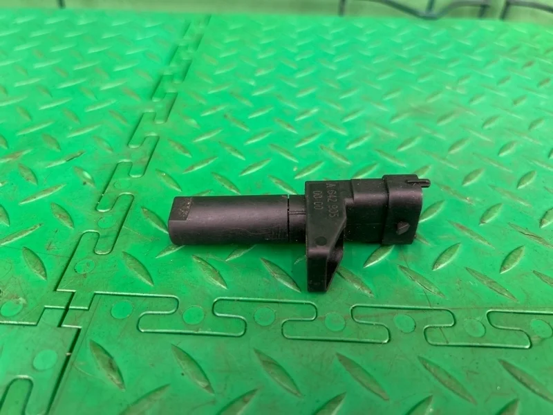 Датчик положения коленвала Mercedes-Benz W211