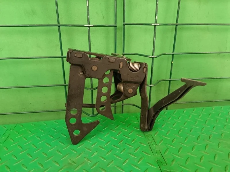 Крюк капота Mercedes-Benz 24/03/2006 W221