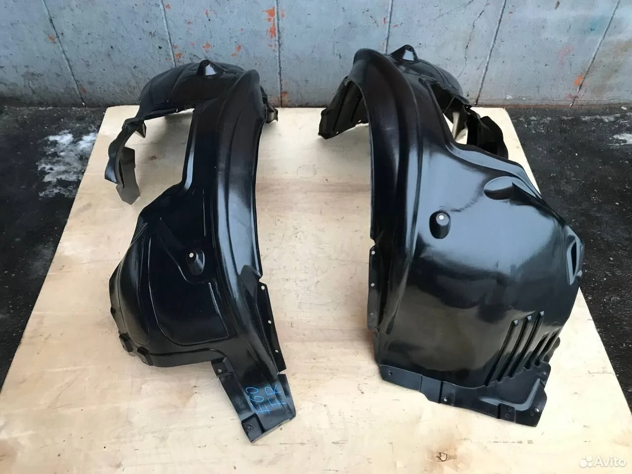Подкрылок передний левый правый bmw 525 e60