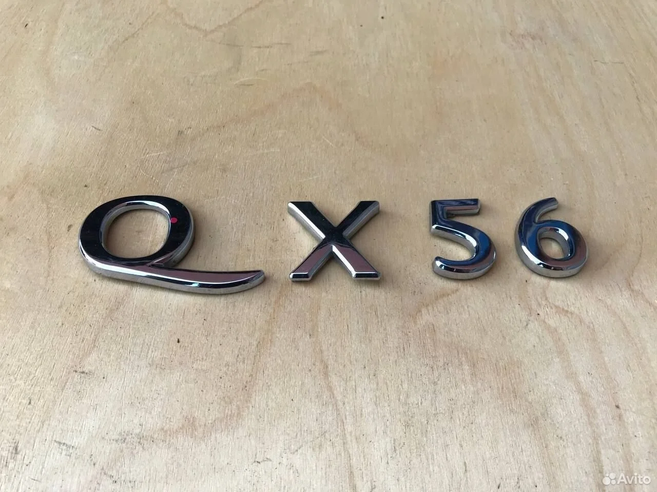 Значок на багажник infiniti qx56 ja60 2007-2010