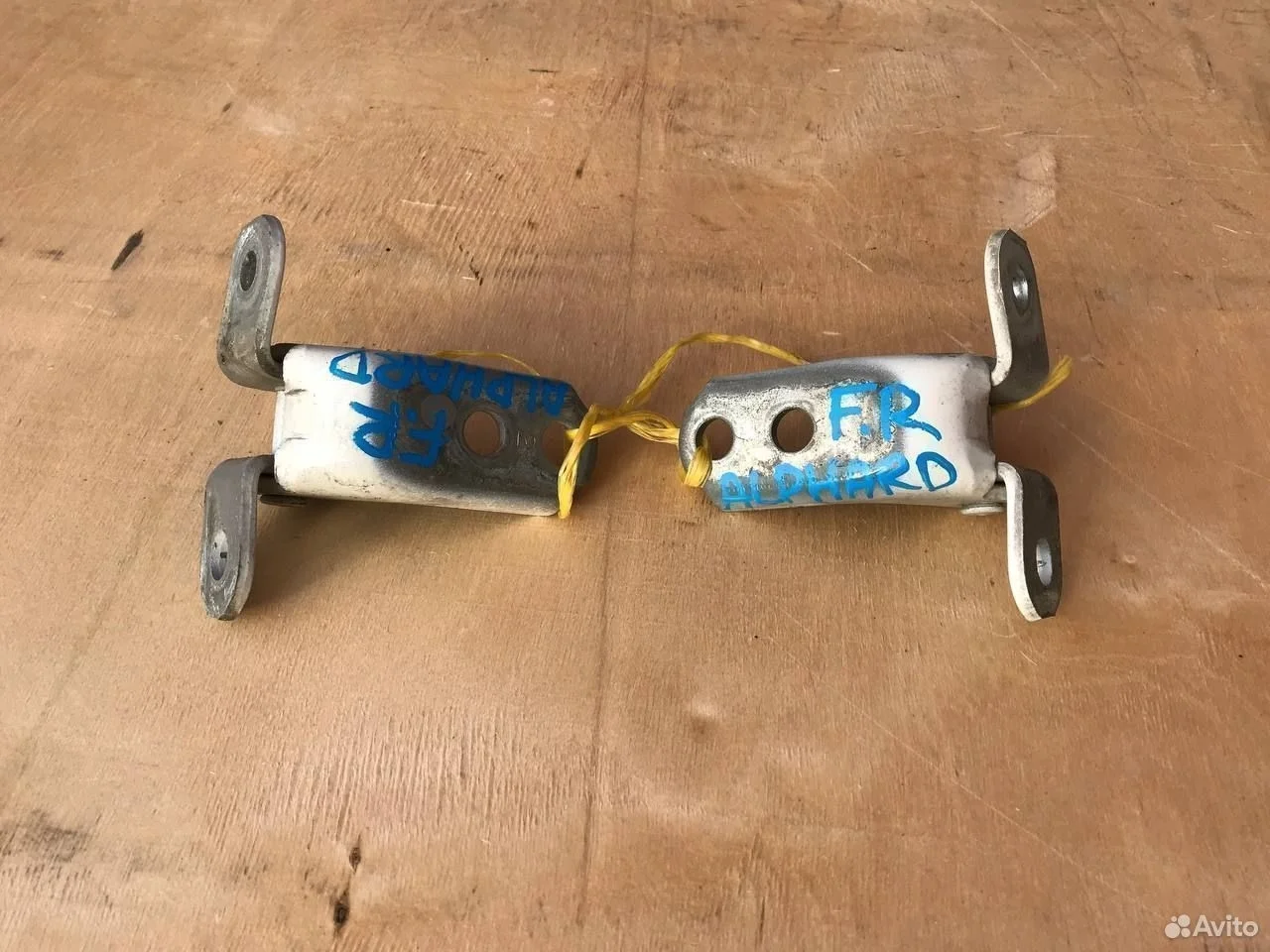 Петли передней двери toyota alphard anh15