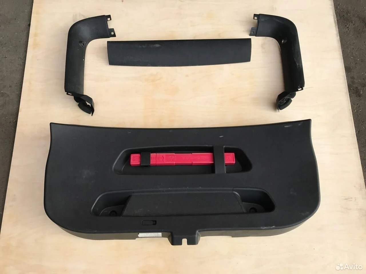 Обшивка двери крышки багажника bmw x1 e84