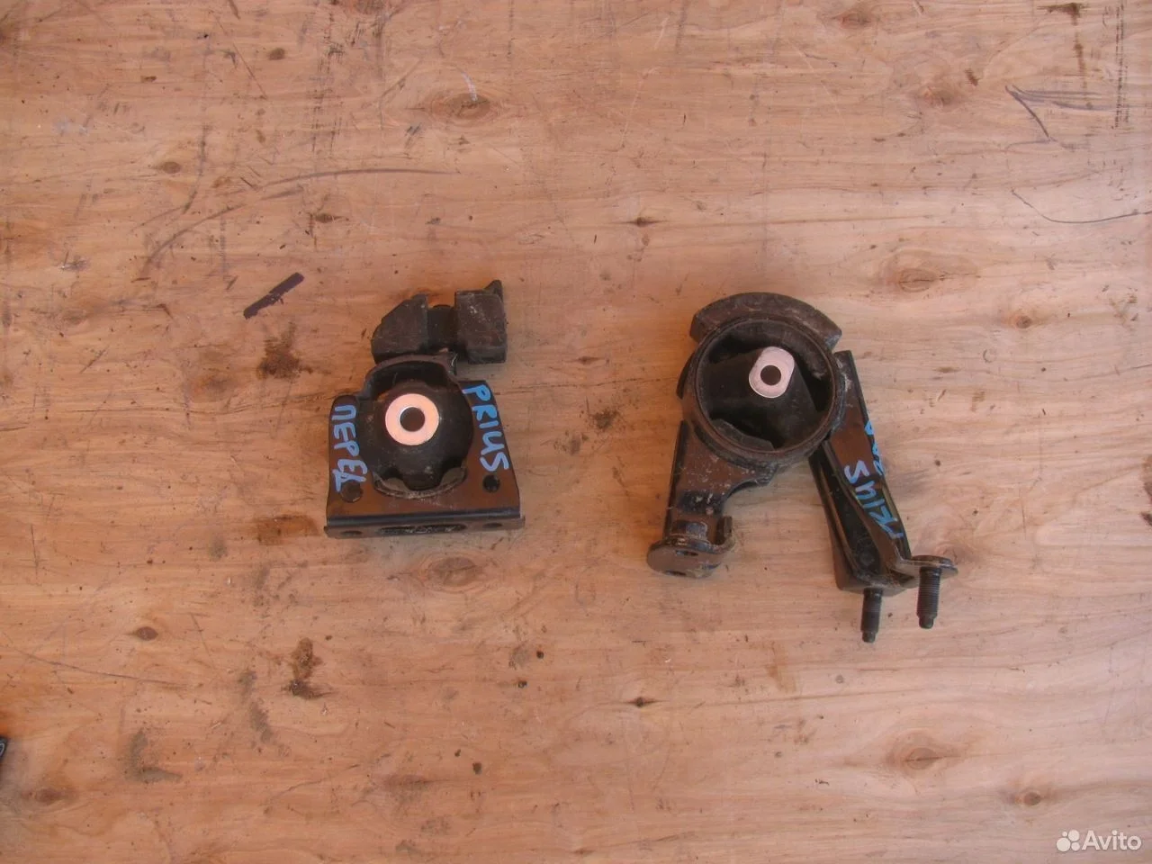 Подушка двигателя акпп toyota prius zvw30