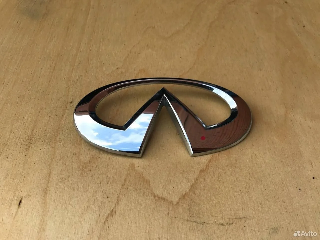 Значок на багажник infiniti qx56 ja60 2007-2010