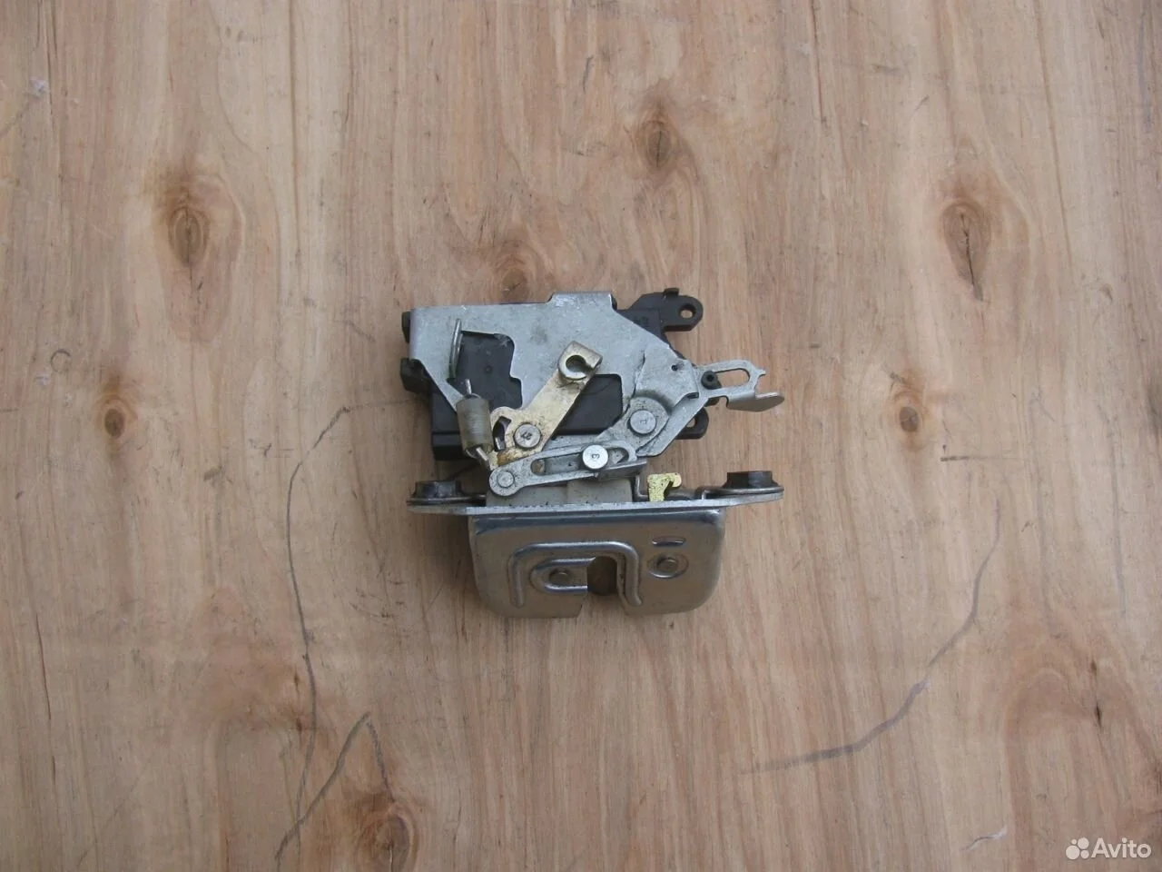 Замок багажника задней двери subaru forester s11